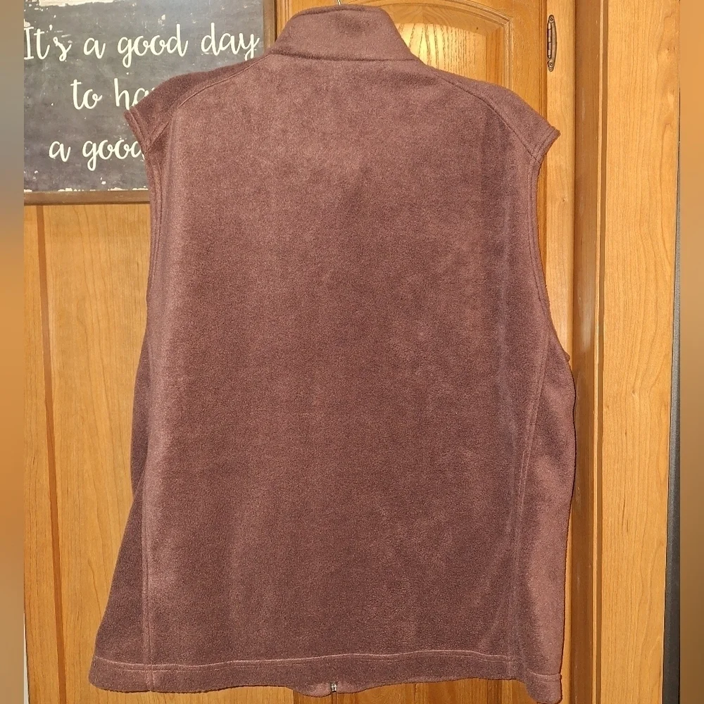Columbia Brown Fleece Vest In A Mens Size XL.  Outdoor Essential, Closet Staple